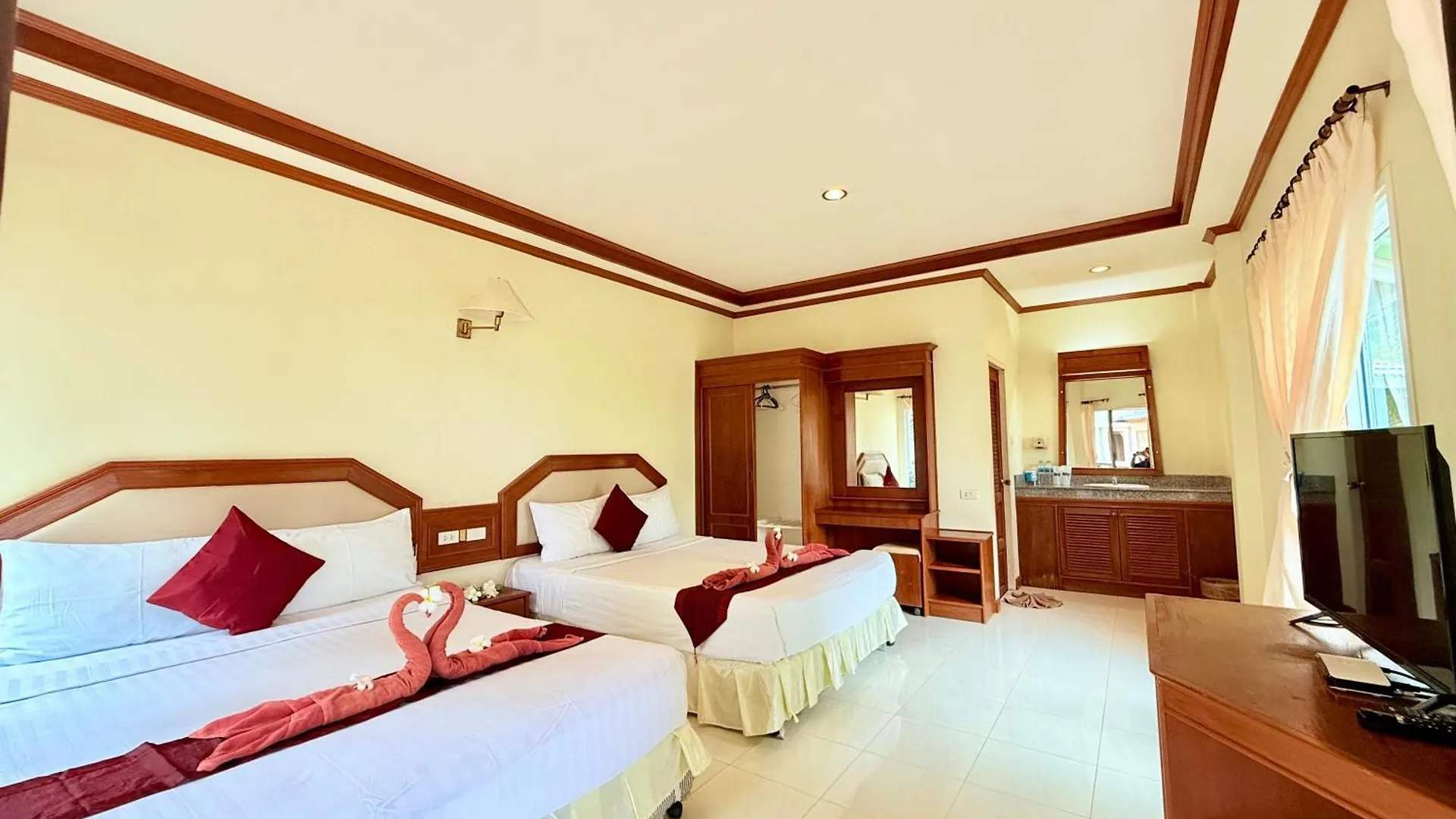 Lanta Palm Beach Resort , Beach Bungalow - Ko Lanta 2*,  Tailândia