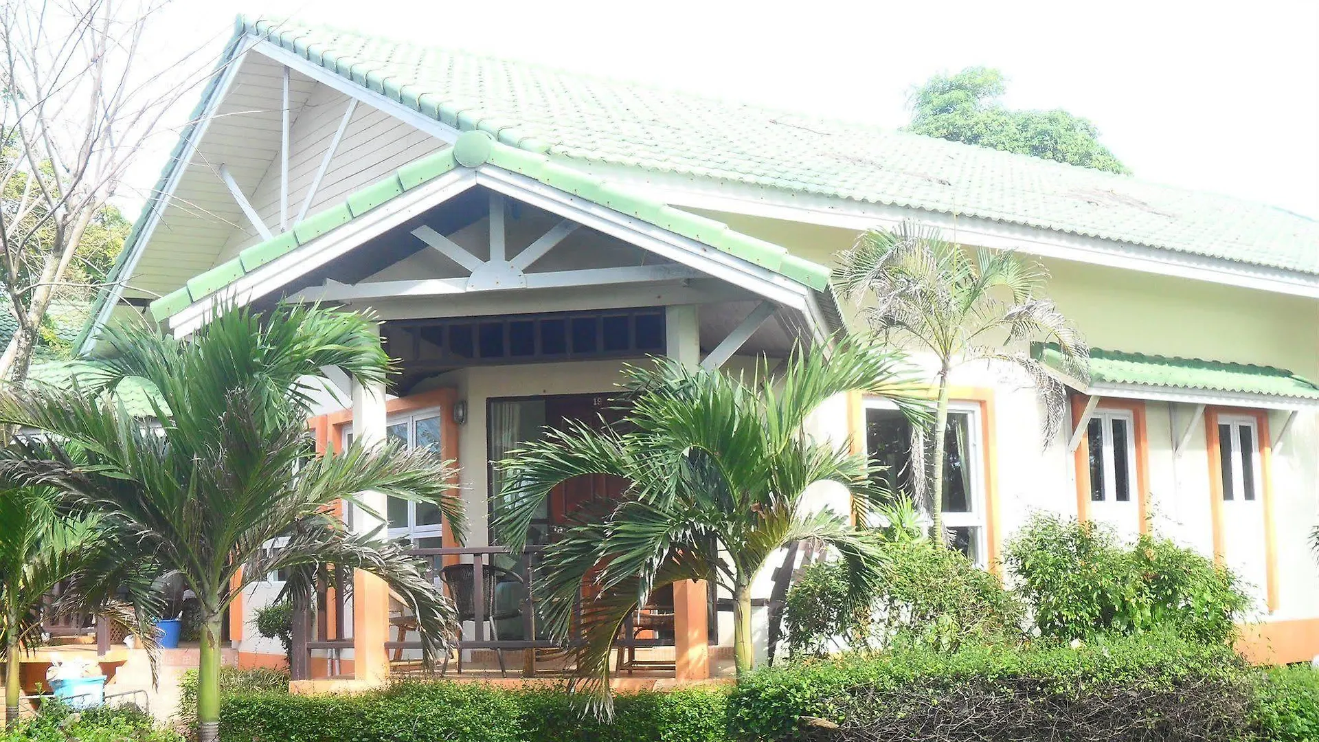 Lanta Palm Beach Resort , Beach Bungalow - Ko Lanta