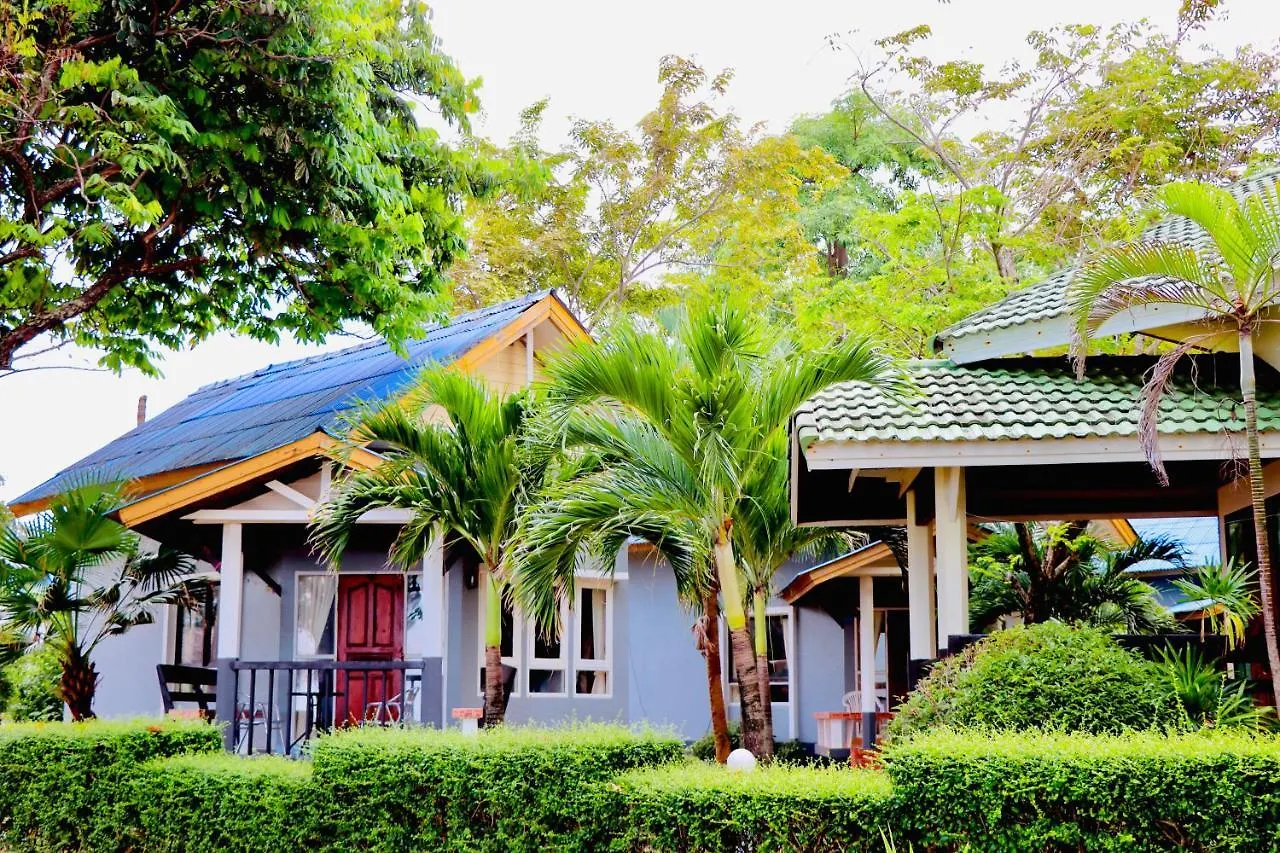 Lanta Palm Beach Resort , Beach Bungalow - Ko Lanta 2*,