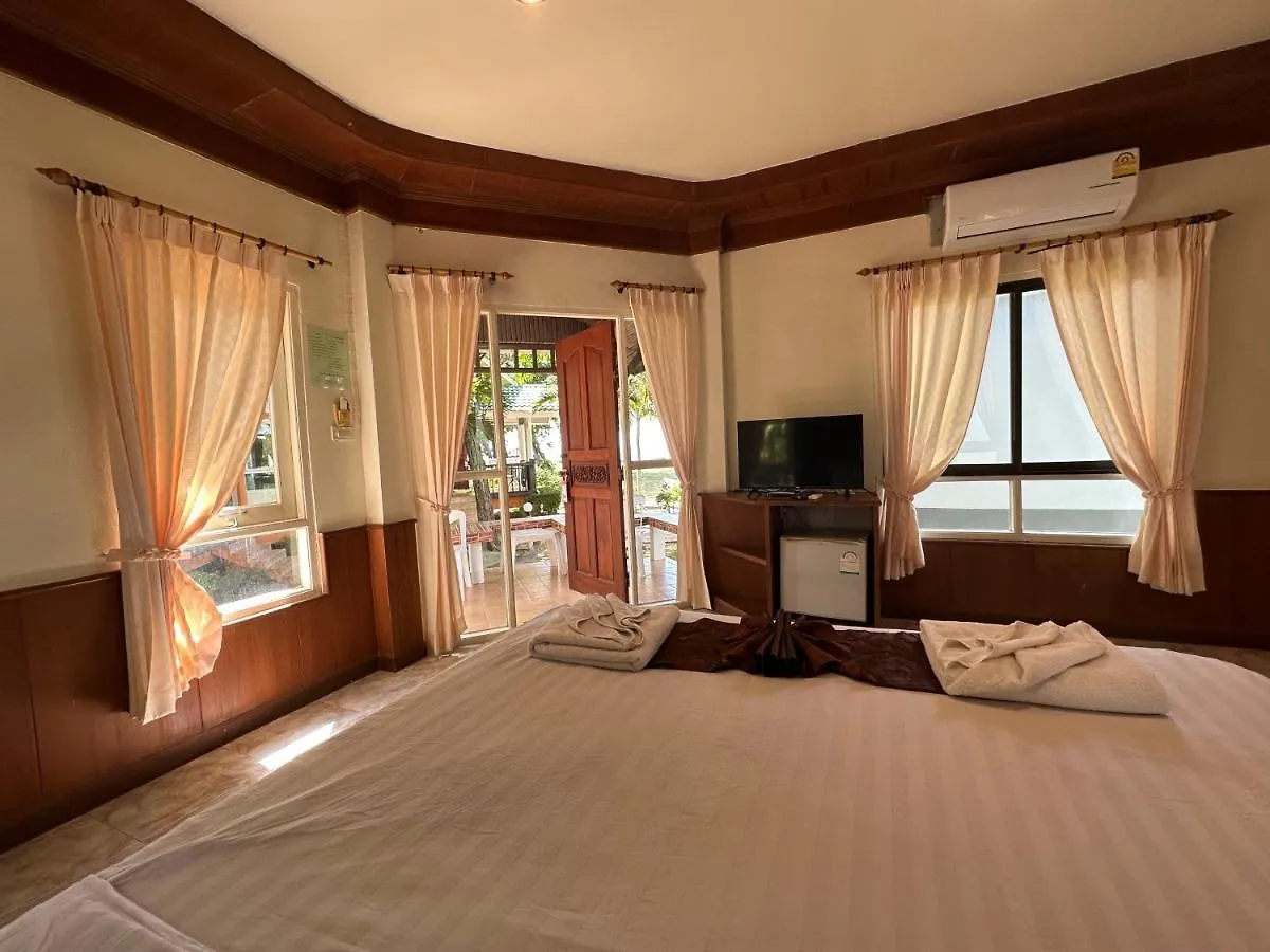 Lanta Palm Beach Resort , Beach Bungalow - קו לנטה