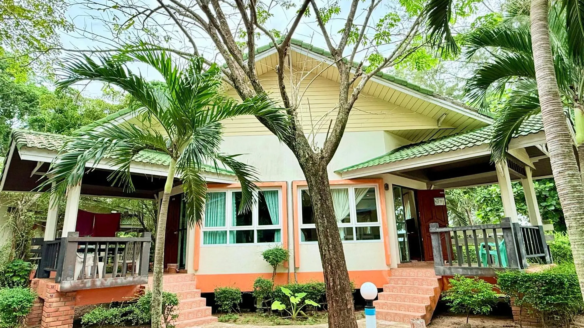 Lanta Palm Beach Resort , Beach Bungalow - קו לנטה