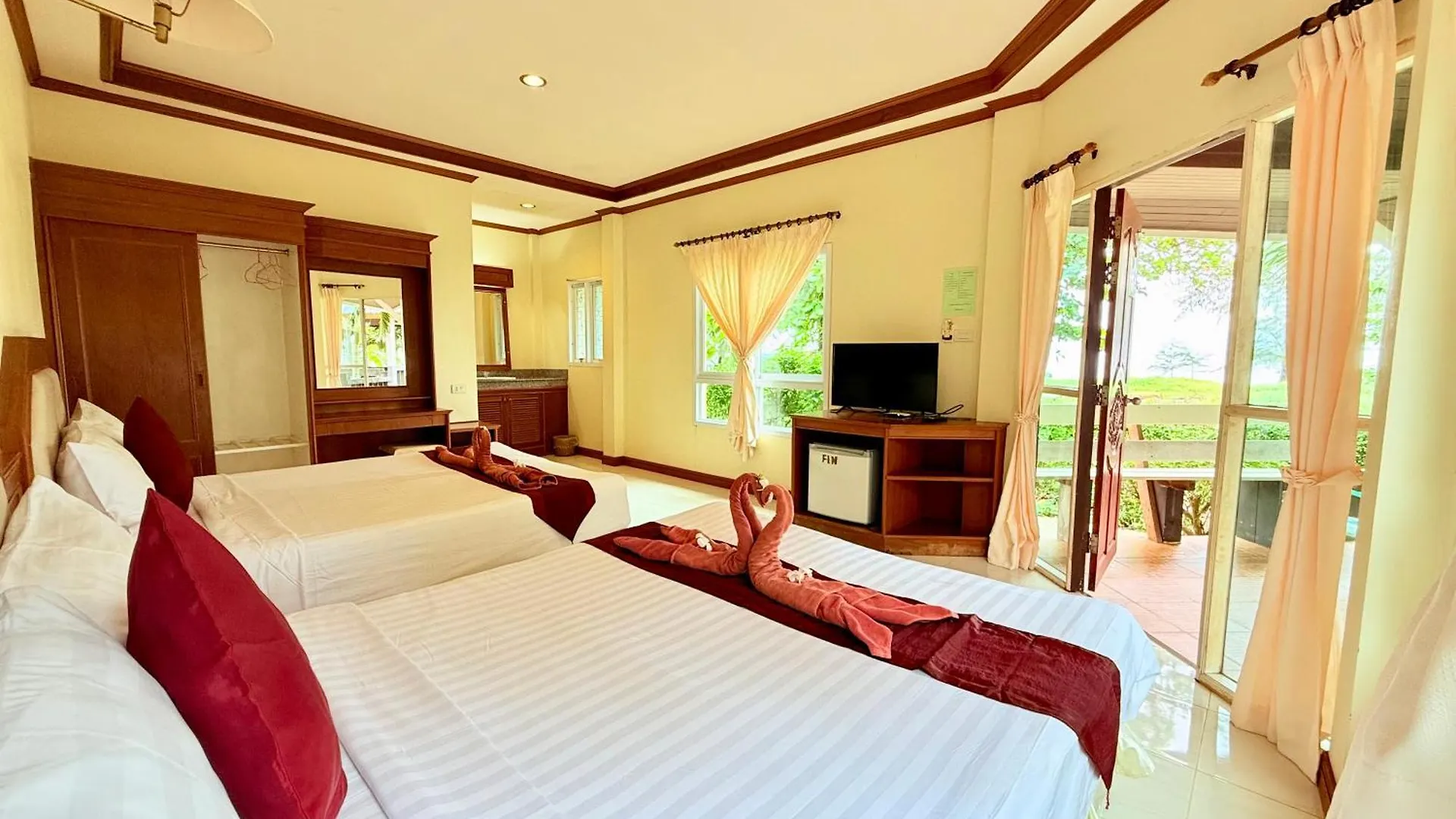 מלון Lanta Palm Beach Resort , Beach Bungalow - קו לנטה