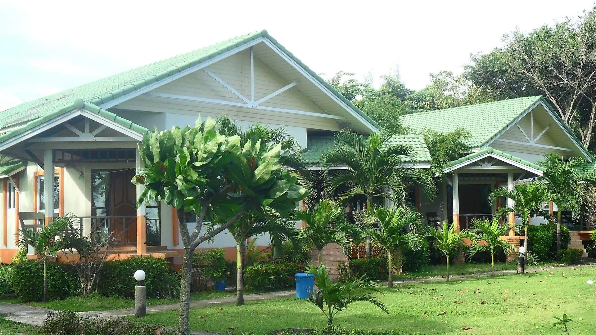Lanta Palm Beach Resort , Beach Bungalow - קו לנטה