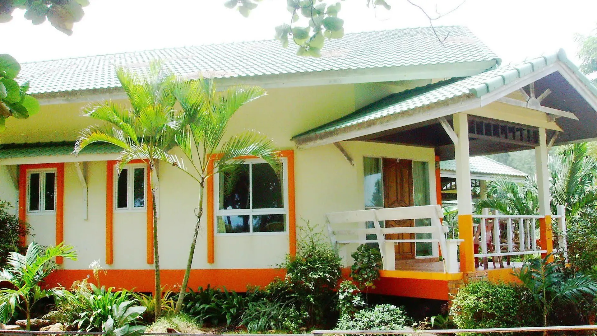 Lanta Palm Beach Resort , Beach Bungalow - קו לנטה