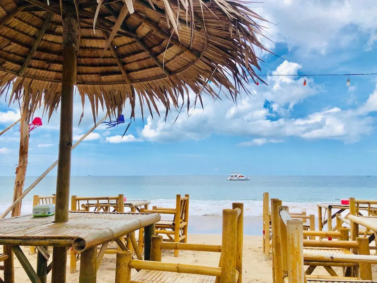 Lanta Palm Beach Resort , Beach Bungalow - קו לנטה מלון