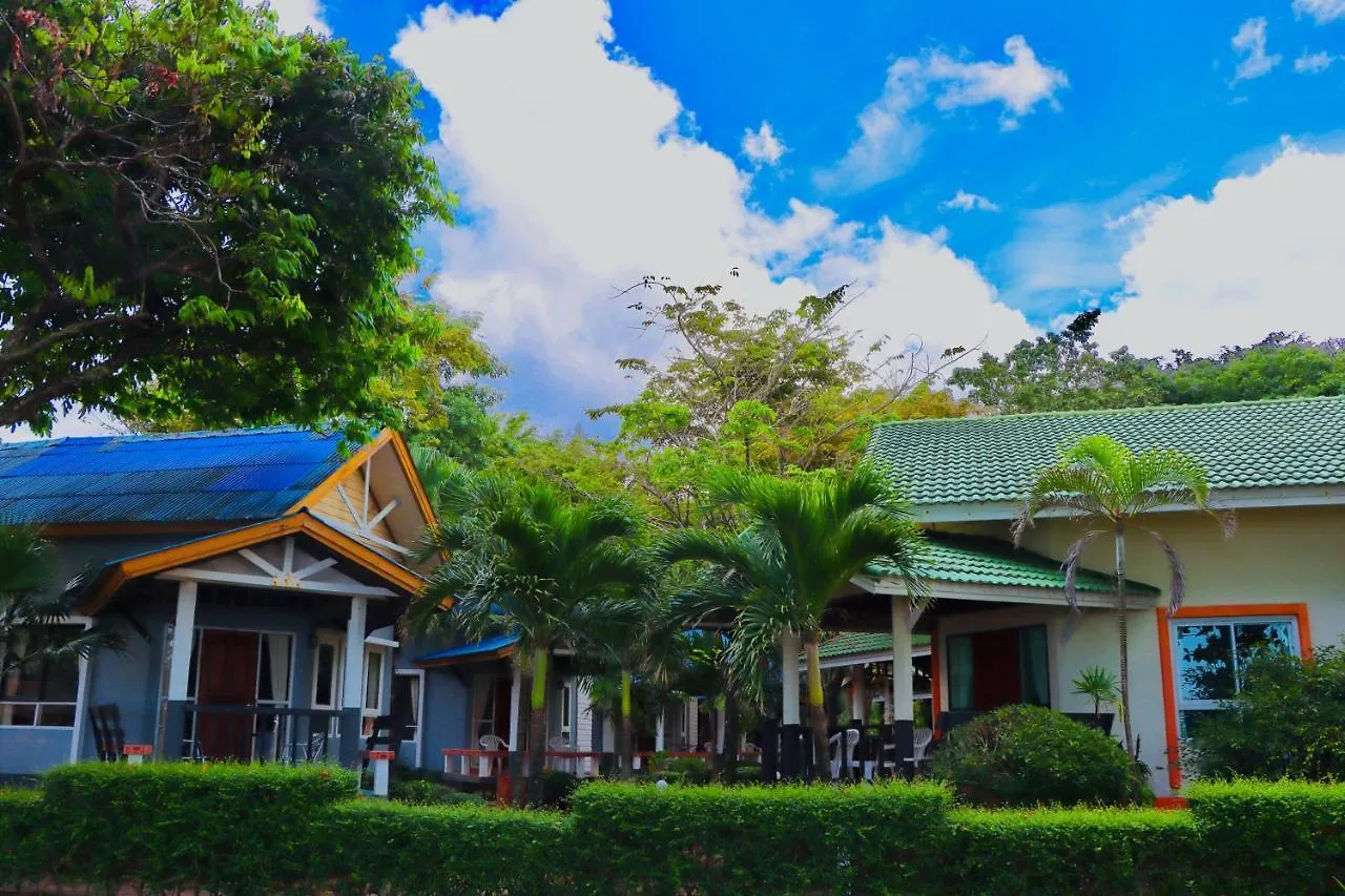 Lanta Palm Beach Resort , Beach Bungalow - קו לנטה מלון
