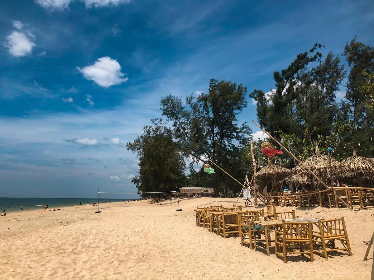 Lanta Palm Beach Resort , Beach Bungalow - קו לנטה מלון