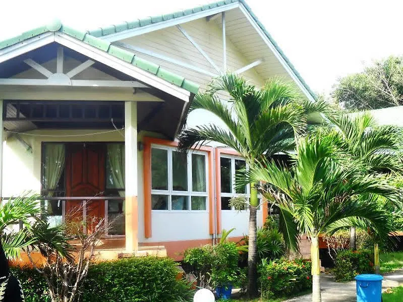 Lanta Palm Beach Resort , Beach Bungalow - Ko Lanta 2*,  Thailandia